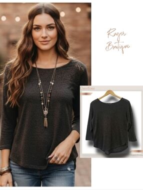 🌿Questions Women's Medium Black 3/4 Sleeves Top with Back Reverse Buttons-CUTE!